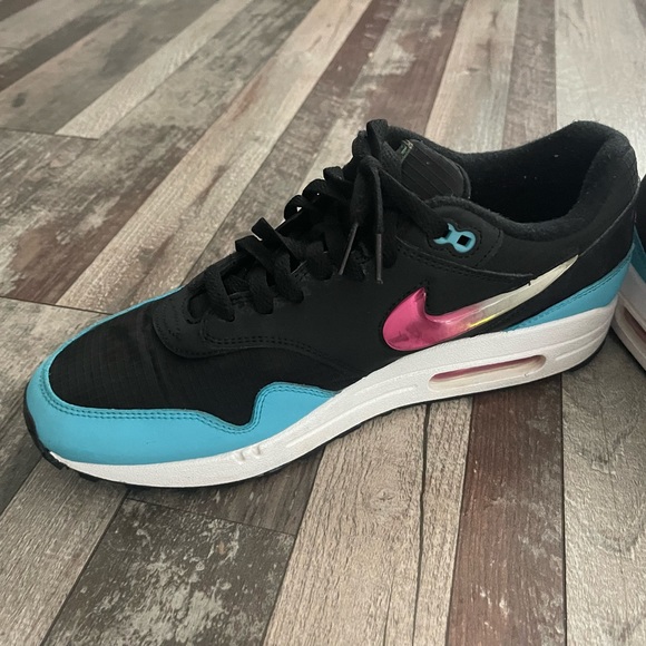 Nike Air Max 1
Jelly Swoosh Black Fuchsia Blue Fury - Picture 2 of 4